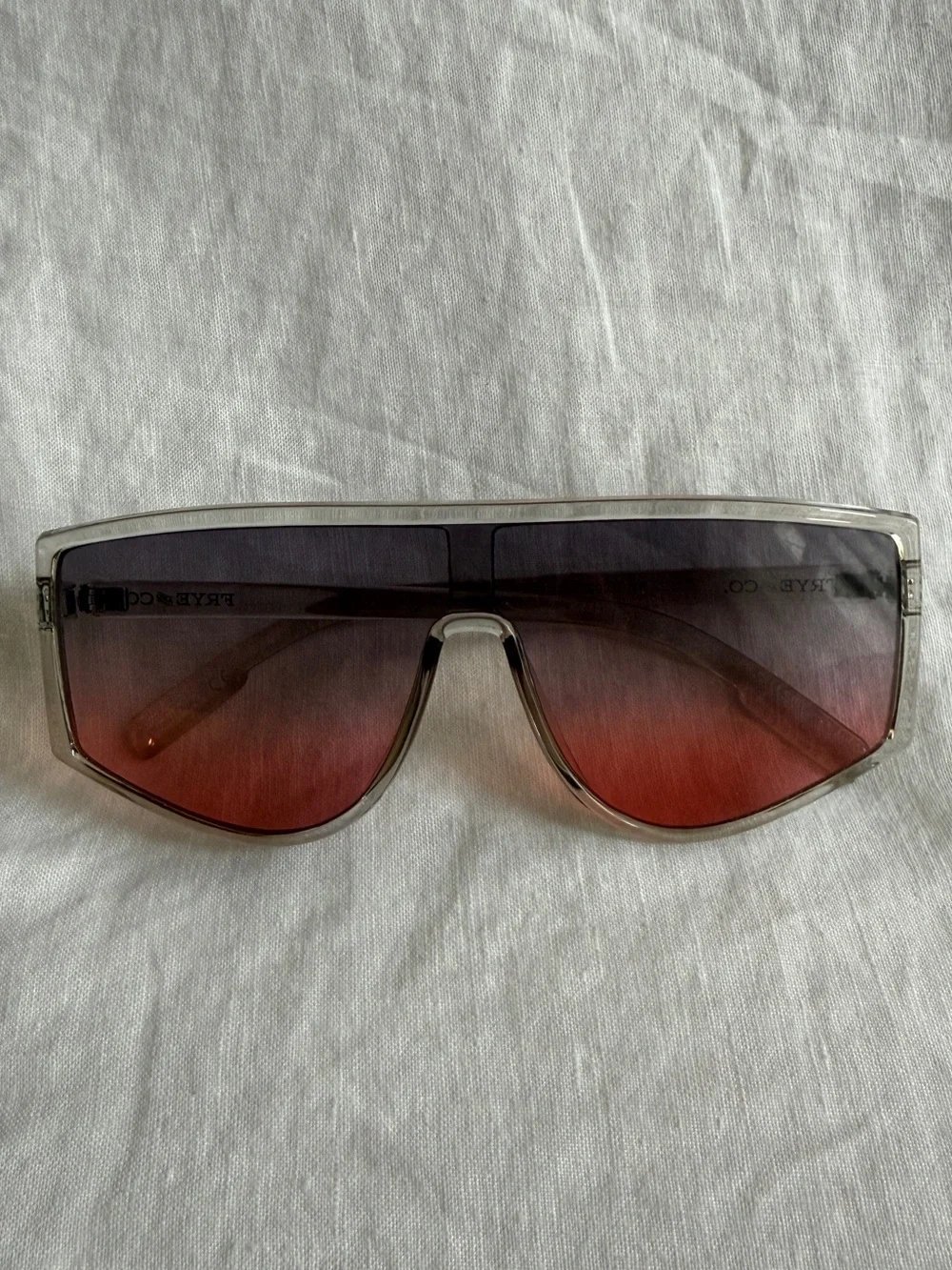 FRYE AND CO. Gradient Shield Sunglasses - Red and Gray